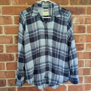 American Eagle Outfitters Navy and Light Blue Plaid Shirt